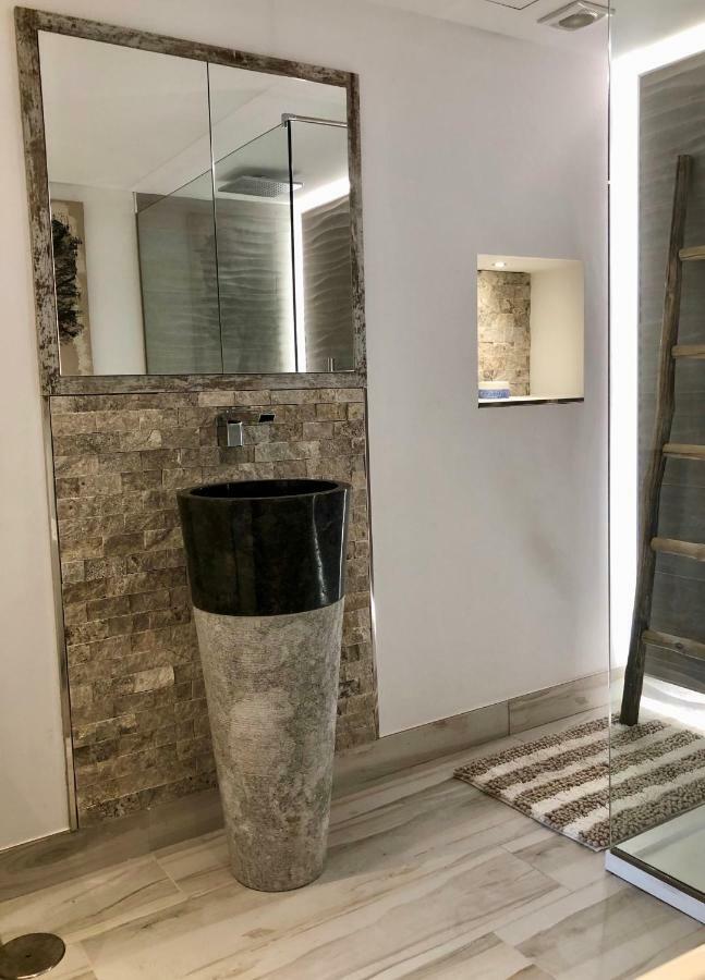 Luxury Apartment In La Isla, Walking Distance To Puerto Banus Marbella Eksteriør billede