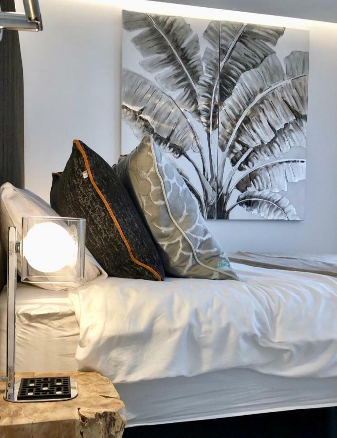 Luxury Apartment In La Isla, Walking Distance To Puerto Banus Marbella Eksteriør billede