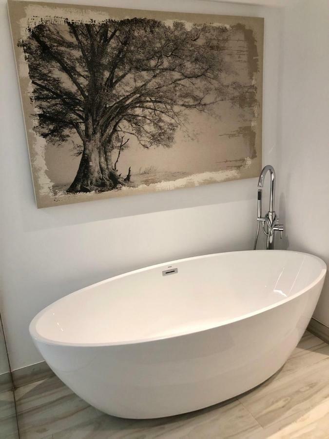 Luxury Apartment In La Isla, Walking Distance To Puerto Banus Marbella Eksteriør billede