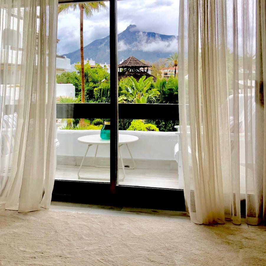 Luxury Apartment In La Isla, Walking Distance To Puerto Banus Marbella Eksteriør billede